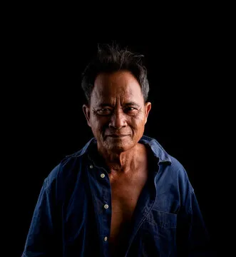 周宏伟 (Zhou Hongwei)